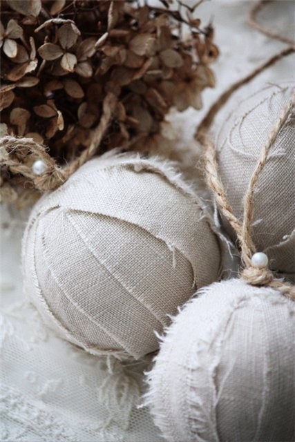 DIY Fabric Christmas Bulb - Rooms For Rent blog