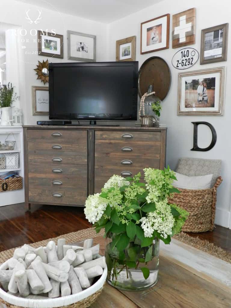 How to create a Gallery Wall | Rooms FOR Rent Blog