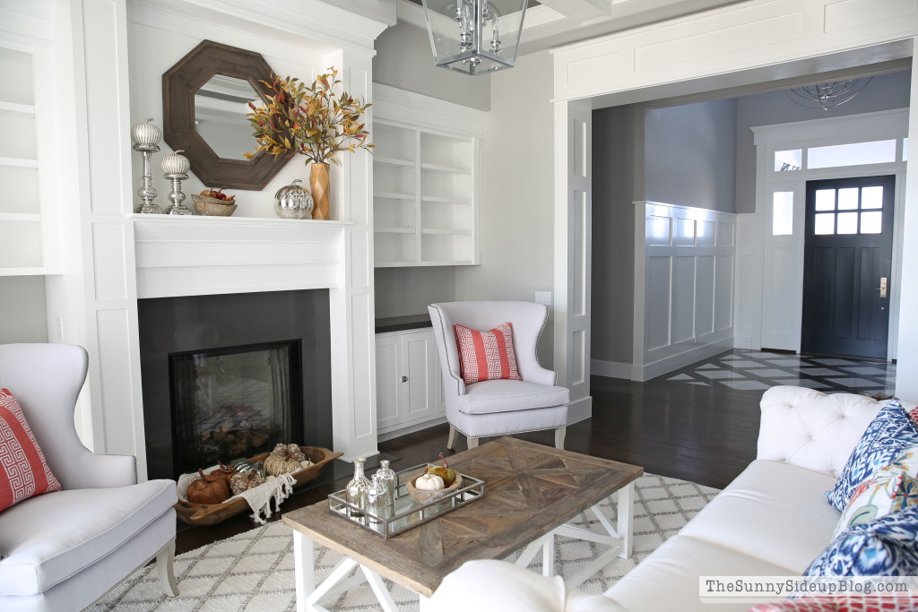 formal-living-room-white-molding