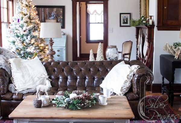 Coastal-Christmas-in-our-Living-Room-600x408
