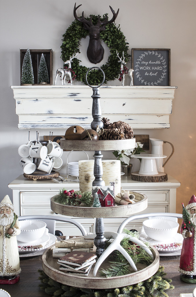 rustic-christmas-centerpiece-and-mantel
