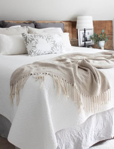 Farmhouse style Bedroom decor | Rooms FOR Rent Blog