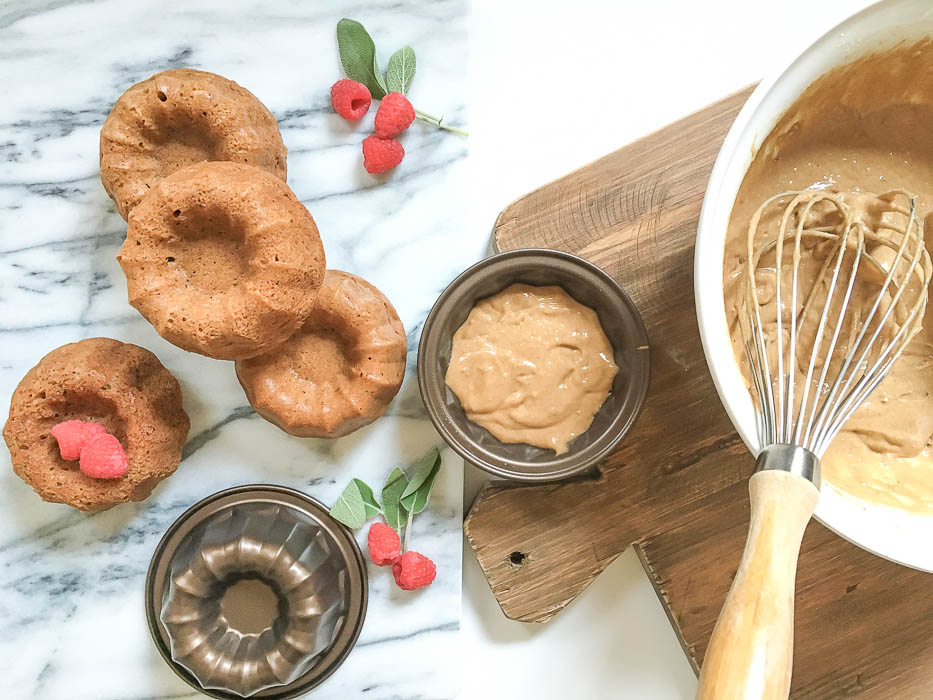 These mini bundt cakes are so easy to make, it's really the pans and the embellishments that make them look so delectable. I have come to the conclusion that mini-cakes are like puppies or kittens, and any other kind of baby animal. Their cuteness factor lies in their small size, and thus makes them simple irresistible! 