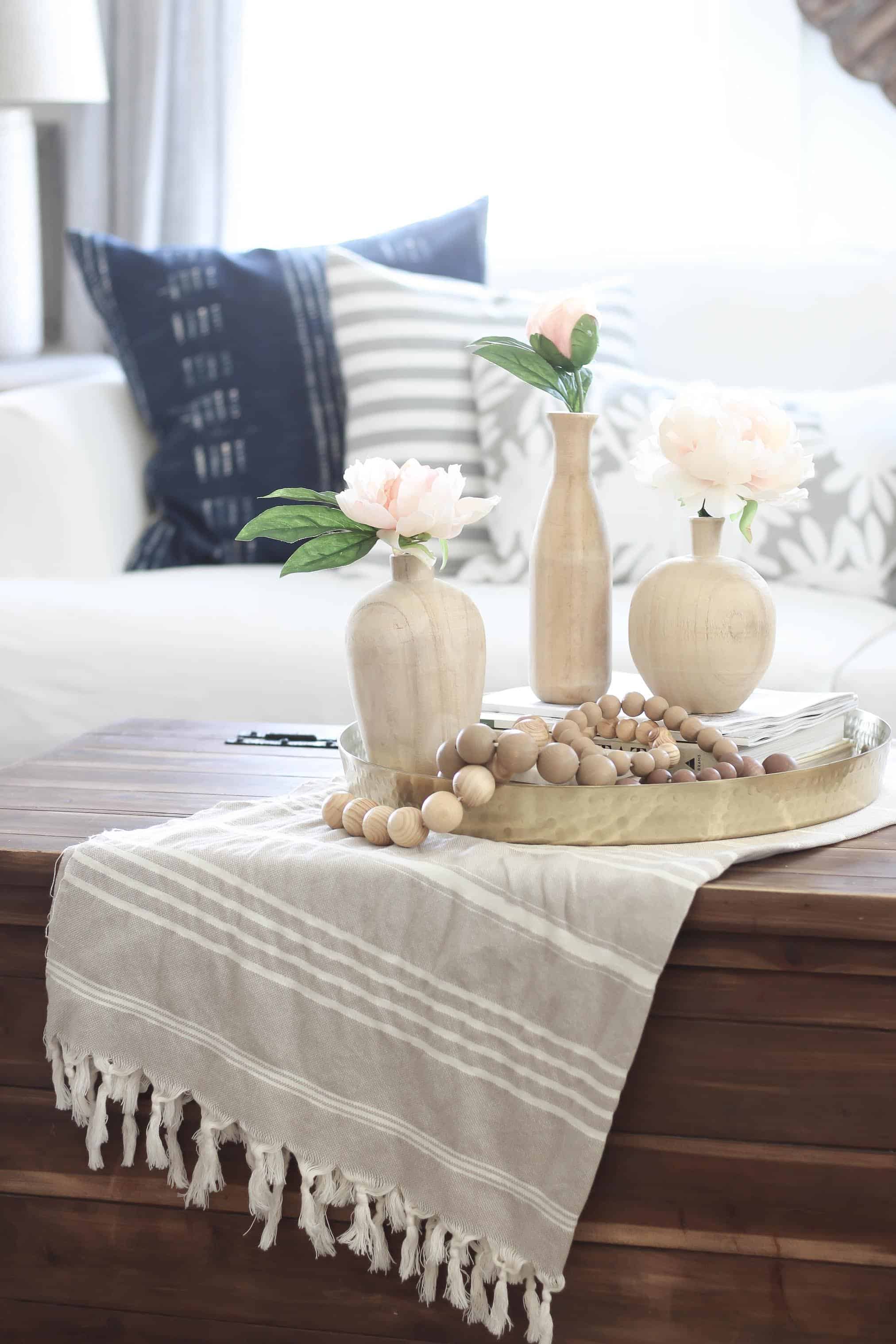 Decorating Seasonally : Coffee Table edition