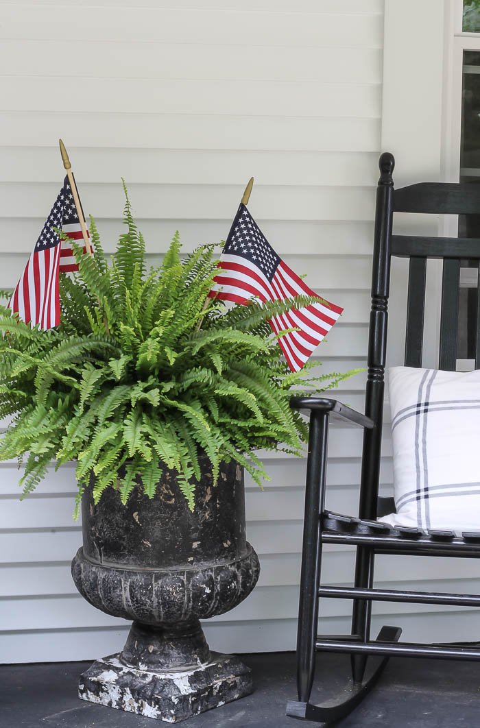 Simple Red, White & Blue Outdoor Decor