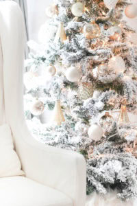 Flocked Christmas Tree | Rooms FOR Rent Blog