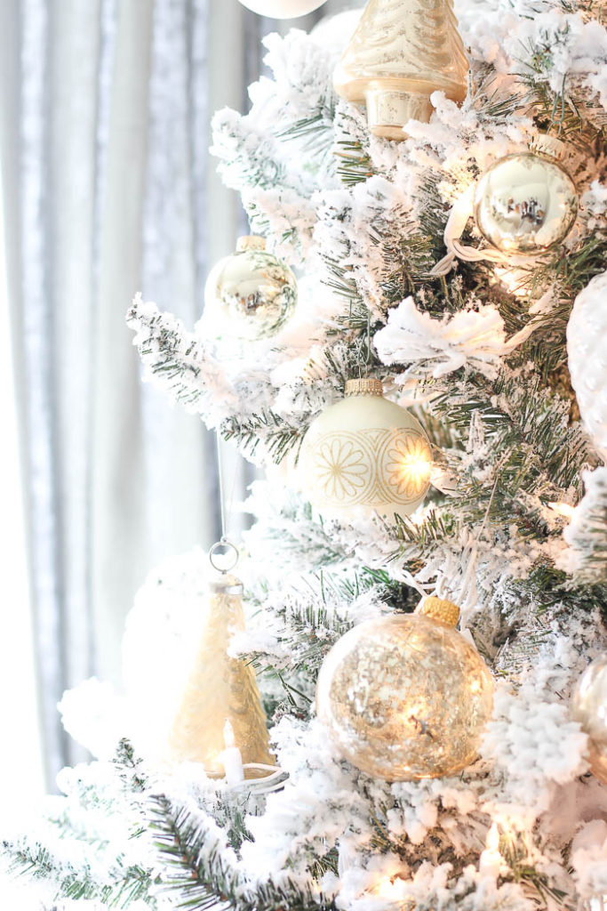 Flocked Christmas Tree | Rooms FOR Rent Blog