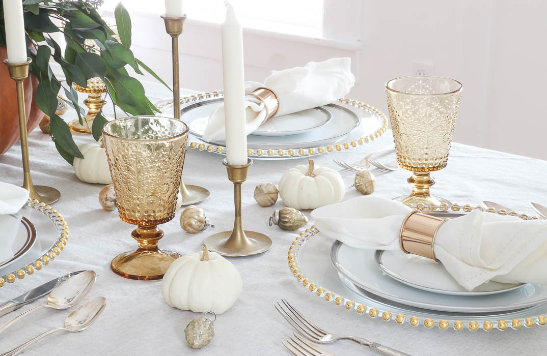 Pumpkin Centerpiece Thanksgiving Table - Rooms For Rent blog