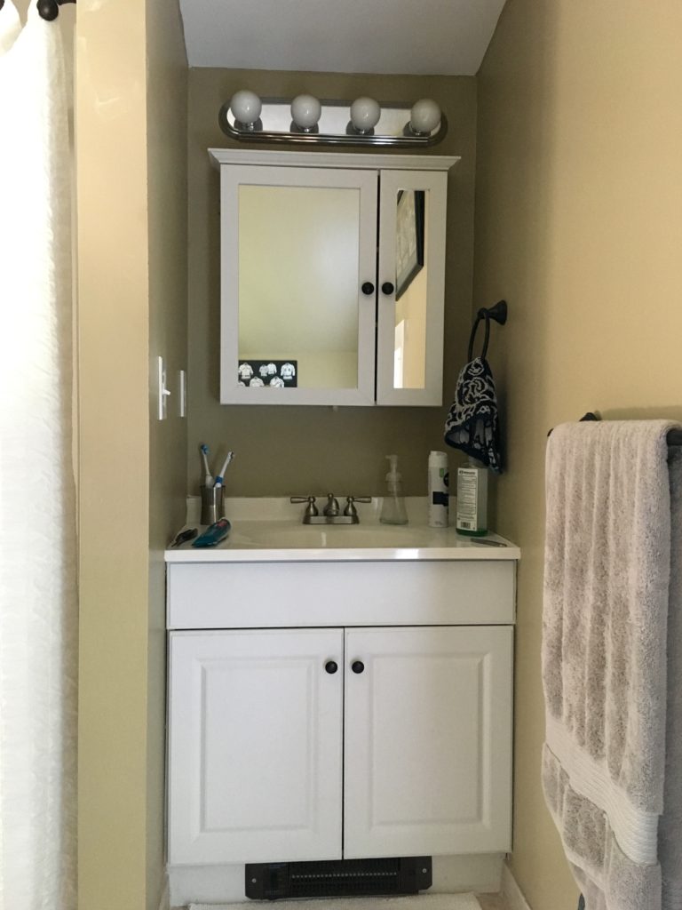 Master Bathroom Before | Rooms FOR Rent Blog