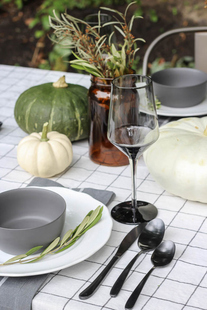 Fall Patio Tablescape '18 | Rooms for Rent blog