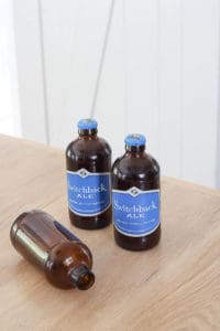 DIY | The easiest way to remove labels from bottles | Rooms FOR Rent Blog