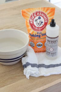 DIY | The easiest way to remove labels from bottles | Rooms FOR Rent Blog