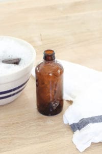 DIY | The easiest way to remove labels from bottles | Rooms FOR Rent Blog