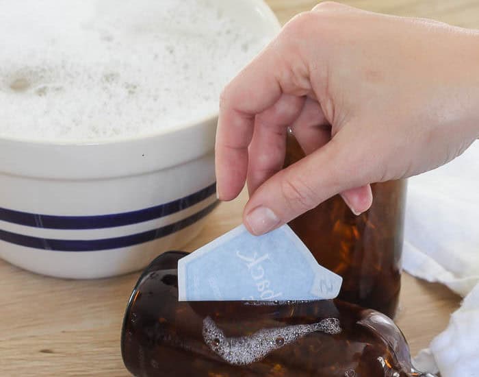 DIY | The easiest way to remove labels from bottles | Rooms FOR Rent Blog