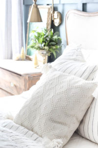 Bedroom Christmas Decor | Rooms FOR Rent Blog