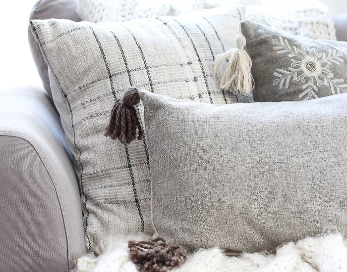 Cozy Throw Pillows | Rooms FOR Rent Blog