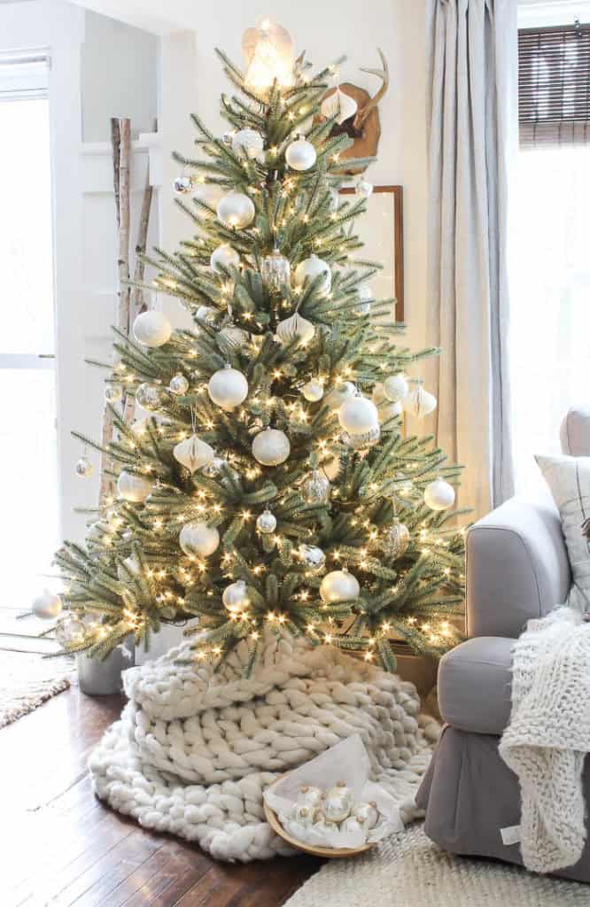 Cozy Christmas Decor | Rooms FOR Rent Blog