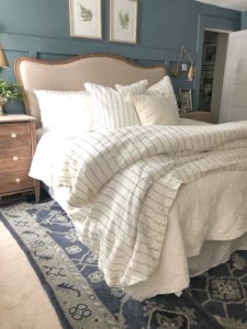 Bedroom Christmas Decor | Rooms FOR Rent Blog