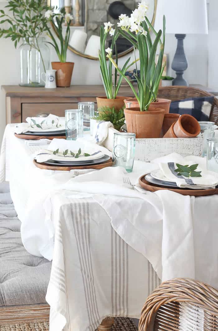 Garden Pots Tablescape | 2019 - Rooms For Rent blog