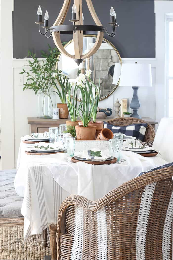 Garden Pots Tablescape | 2019 - Rooms For Rent blog