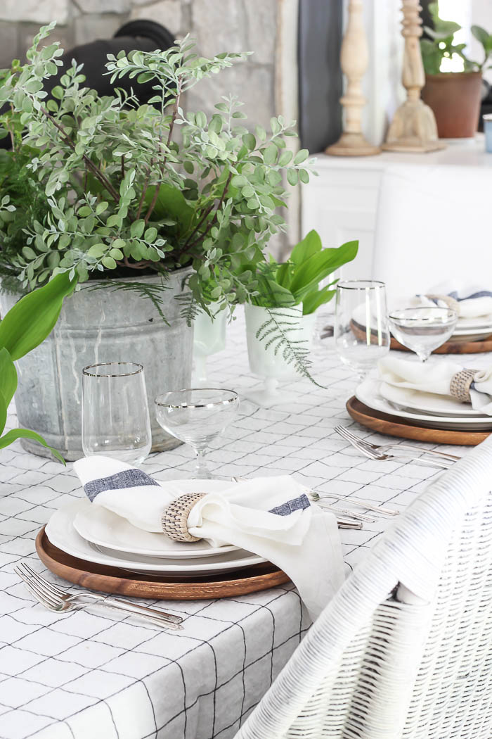 Easy Summer Tablescape - Rooms For Rent blog