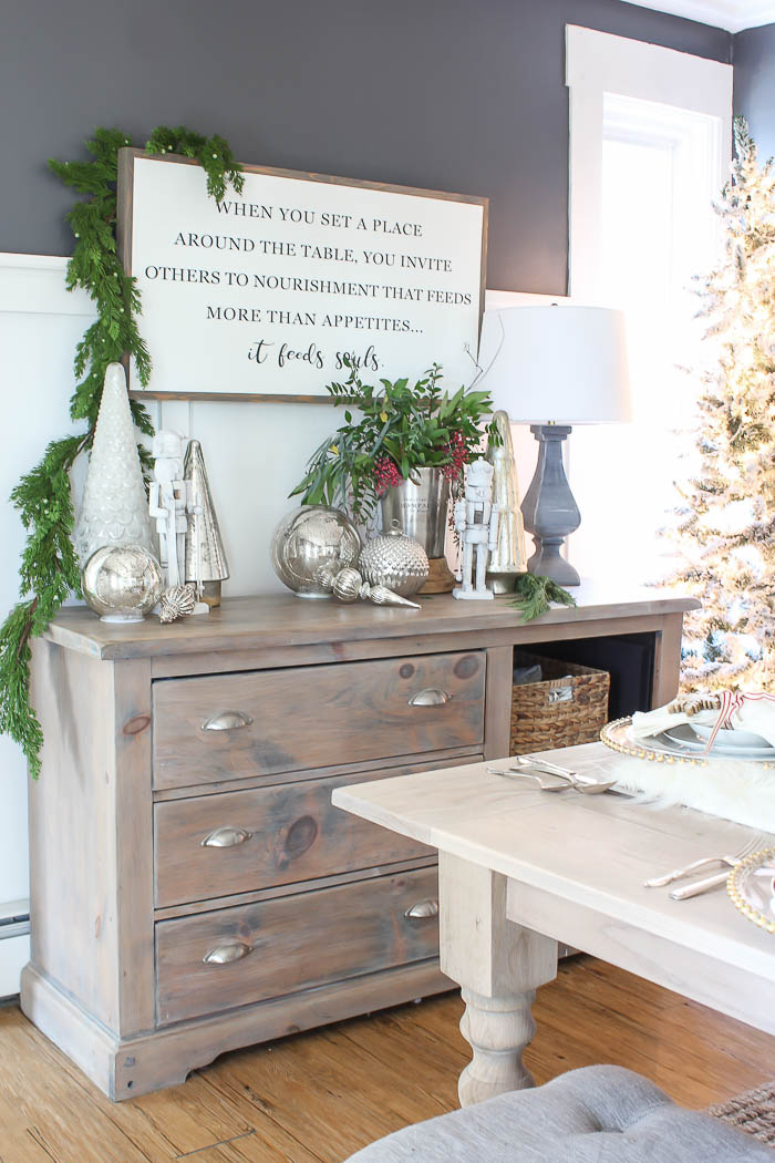 Festive Holiday Mantle | 2019 - Rooms For Rent blog