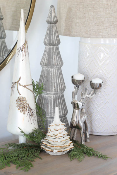 Simple Christmas Vignette - Rooms For Rent blog