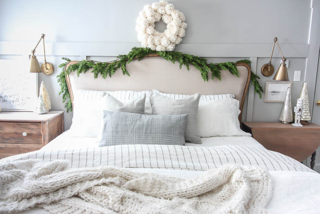 Christmas Bedroom | 2019 - Rooms For Rent blog