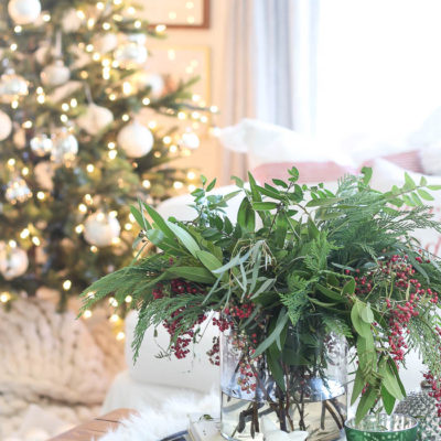Easy Christmas Floral Arrangement | DIY