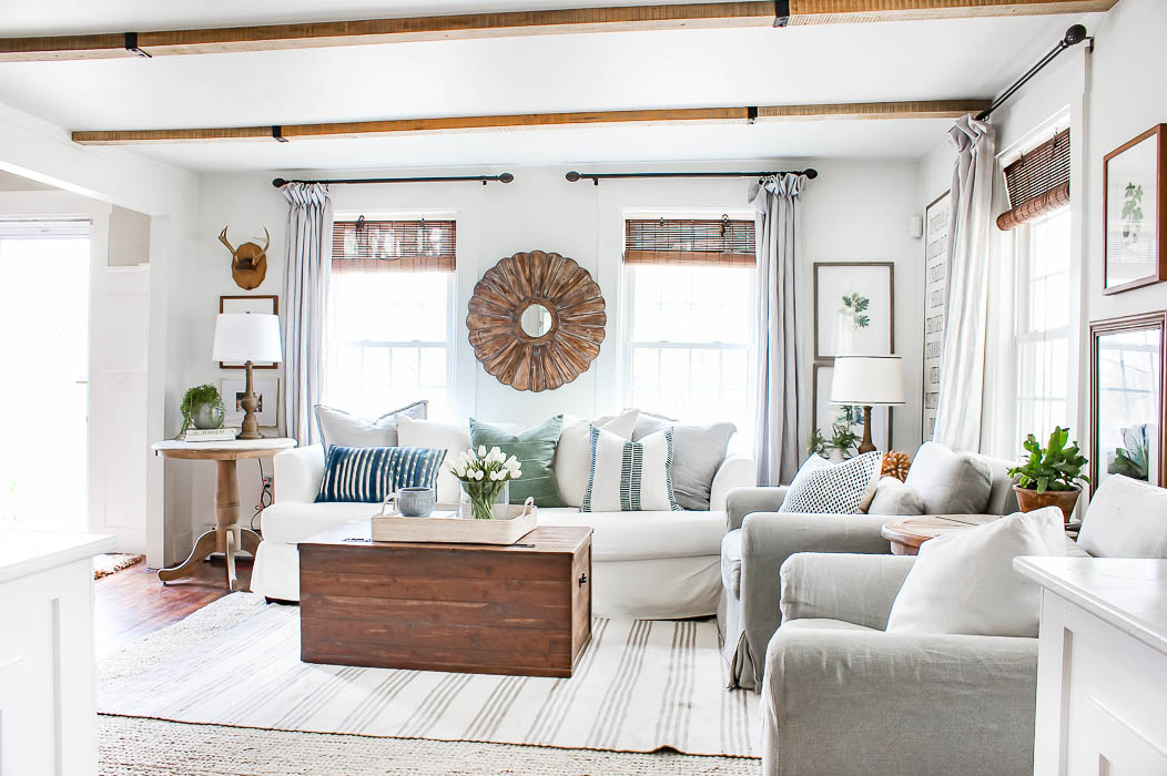 paint living room with beams