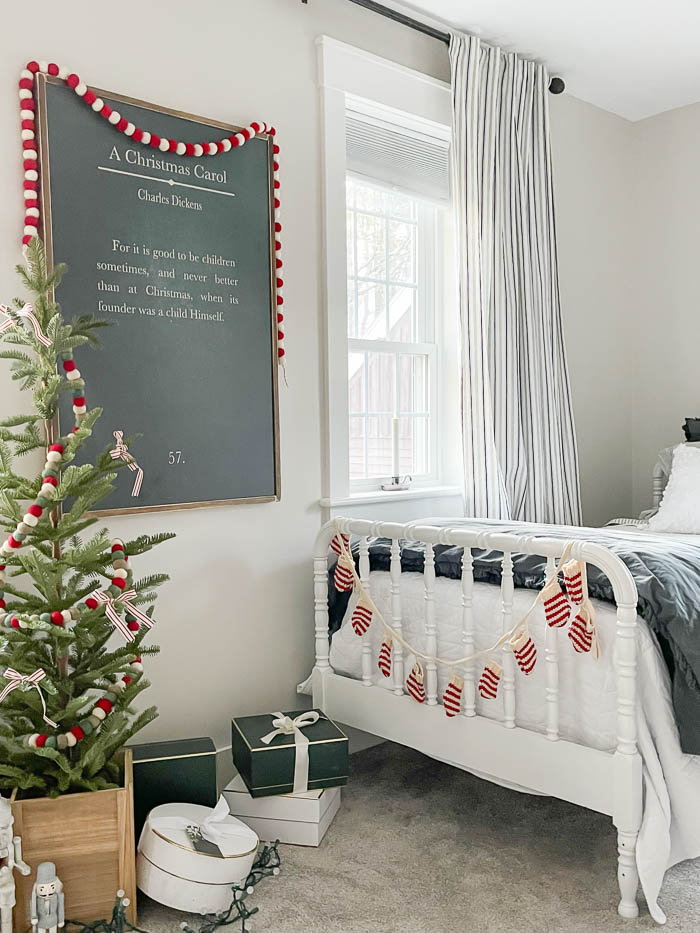 Christmas Decor In The Guest Room Rooms For Rent Blog   Christmas In The Guest Room 2 8 1 