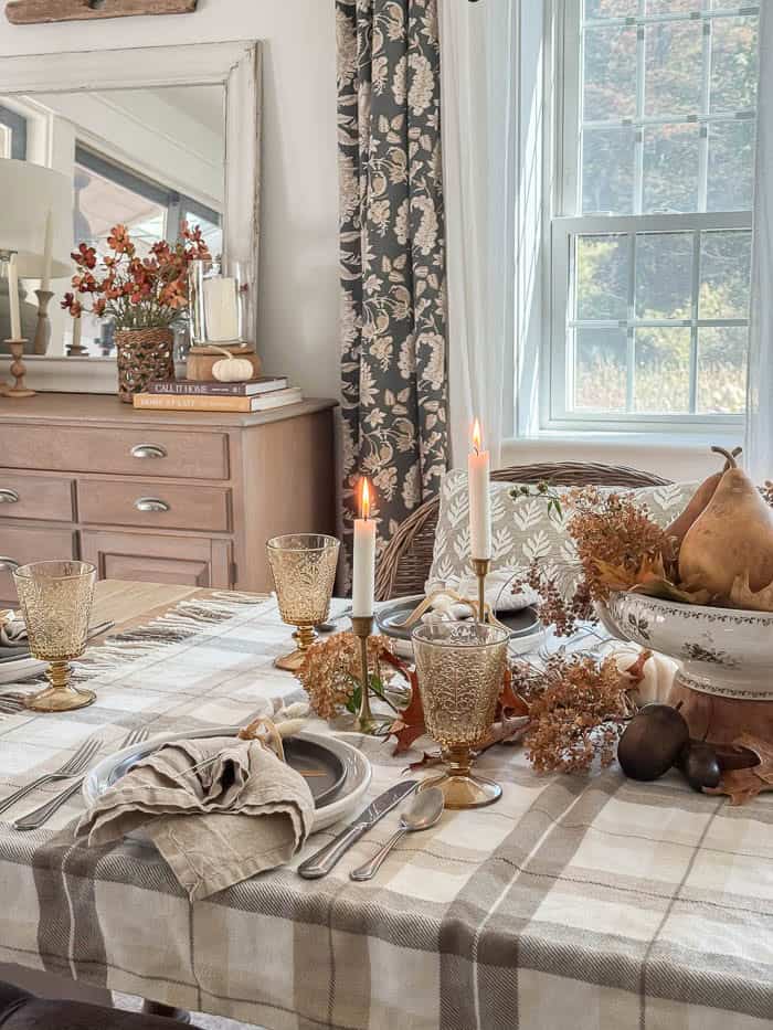 cozy fall dining room, farmhouse fall decor